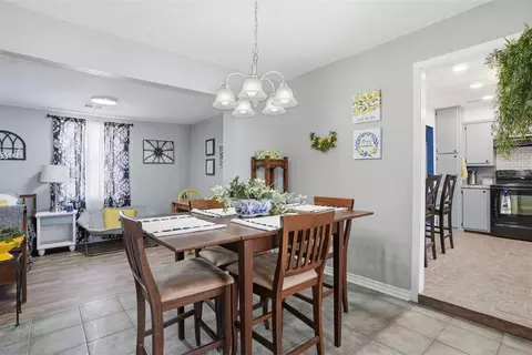 Dining - 2 E Anchor Dr, Sayre, OK 73662 photo 2 of 3