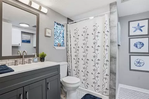 Bath - 2 E Anchor Dr, Sayre, OK 73662 photo 1 of 6