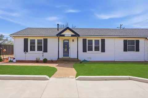 Exterior - 2 E Anchor Dr, Sayre, OK 73662 photo 2 of 5