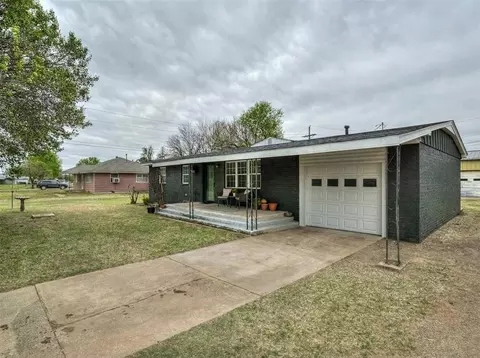 105 NW 7th St, Minco, OK 73059