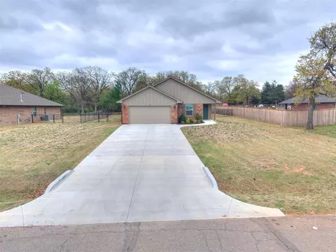 792 Harrison St, Harrah, OK 73045
