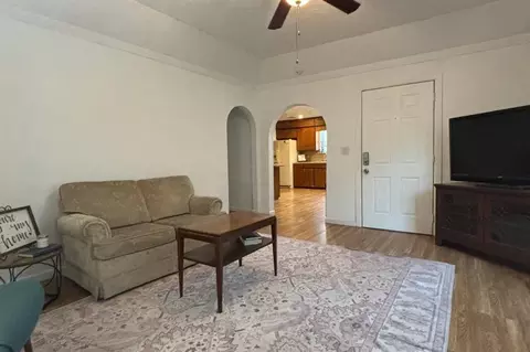 207 E Juniper Ln, Mustang, OK 73064