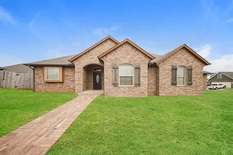 1701 Pinewood Dr, Moore, OK 73160