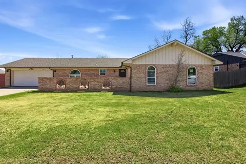 1924 E Willow Creek Ter, Mustang, OK 73064