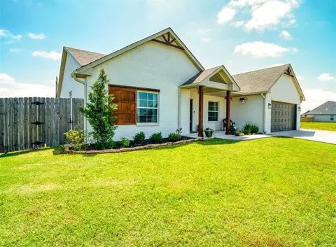 11611 Carefree Ln, Shawnee, OK 74804
