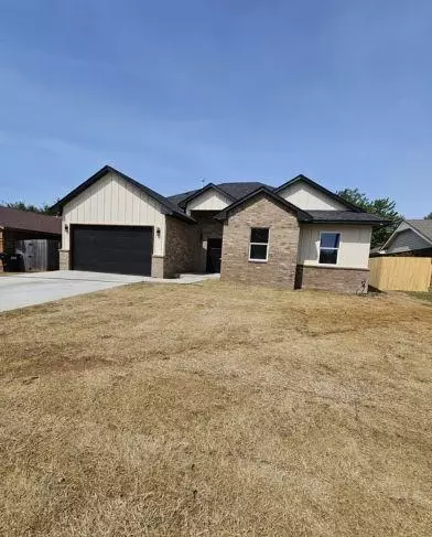 217 N Morgan Dr, Moore, OK 73160