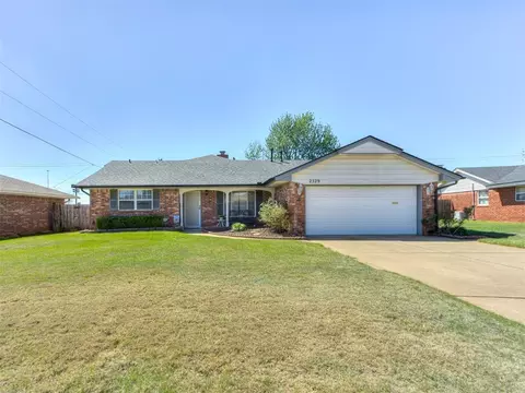 2529 Edgewood Dr, Moore, OK 73160