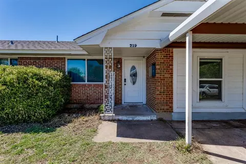 219 S Bristow Ave, Moore, OK 73160