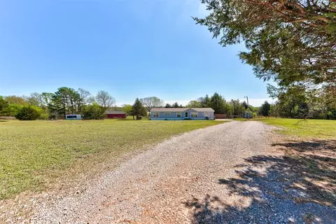 10501 E Turtle Creek Cir, Lexington, OK 73051