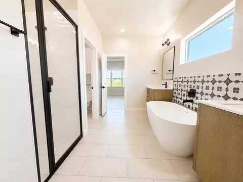 Bath - 18020 Fields Dr, Edmond, OK 73012 photo 2 of 5