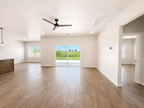 Living - 18020 Fields Dr, Edmond, OK 73012 photo 2 of 5