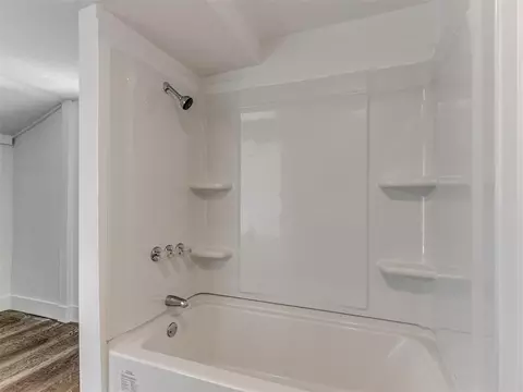 Bath - 509 E Cherry St, Cushing, OK 74023 photo 3 of 5