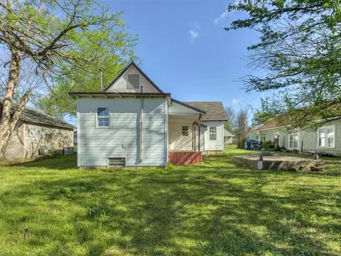 Exterior - 509 E Cherry St, Cushing, OK 74023 photo 2 of 3
