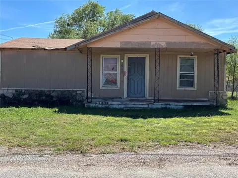 401 W Friendship St, Mangum, OK 73554