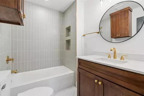Bath - 832 Oakbrook Dr, Norman, OK 73072 photo 4 of 6