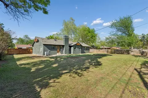 Exterior - 832 Oakbrook Dr, Norman, OK 73072 photo 6 of 7