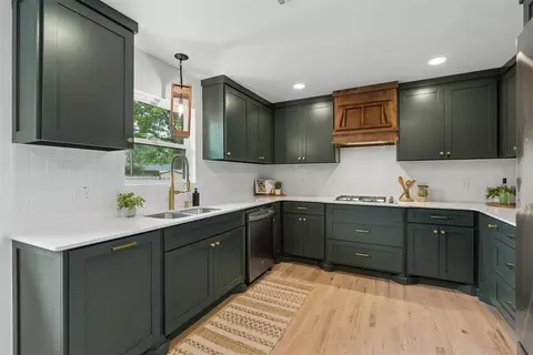 Kitchen - 832 Oakbrook Dr, Norman, OK 73072 photo 1 of 7