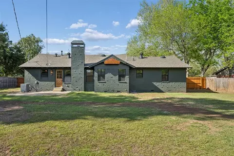 Exterior - 832 Oakbrook Dr, Norman, OK 73072 photo 5 of 7