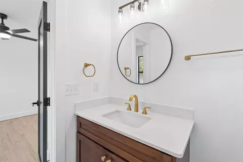 Bath - 832 Oakbrook Dr, Norman, OK 73072 photo 3 of 6