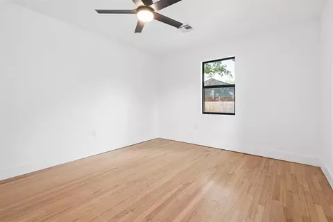 Bedroom - 832 Oakbrook Dr, Norman, OK 73072 photo 7 of 10