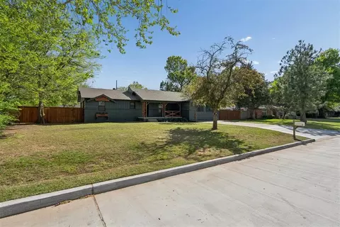 Exterior - 832 Oakbrook Dr, Norman, OK 73072 photo 2 of 7