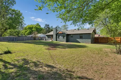 Exterior - 832 Oakbrook Dr, Norman, OK 73072 photo 7 of 7