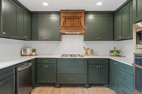 Kitchen - 832 Oakbrook Dr, Norman, OK 73072 photo 3 of 7
