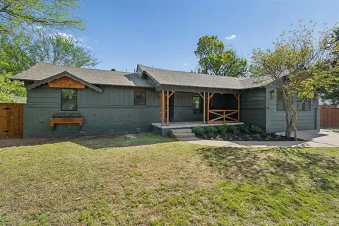 Exterior - 832 Oakbrook Dr, Norman, OK 73072 photo 4 of 7