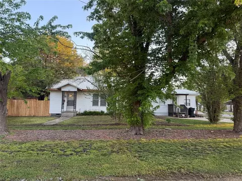 427 E St Louis St, Wetumka, OK 74883