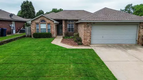 201 Bellgate Dr, Yukon, OK 73099