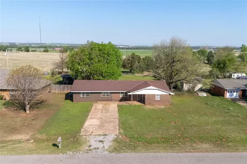 2024 E Robberts Ave, Kingfisher, OK 73750