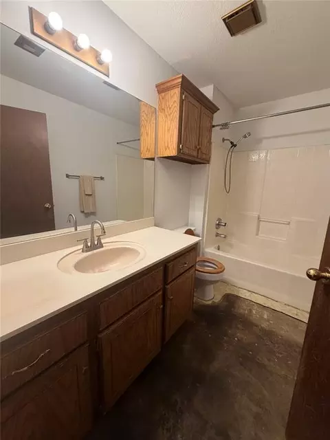 2020 Grassland Dr, Norman, OK 73072