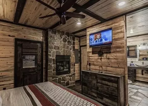 Bedroom - Undisclosed, Broken Bow, OK 74728 photo 1 of 4