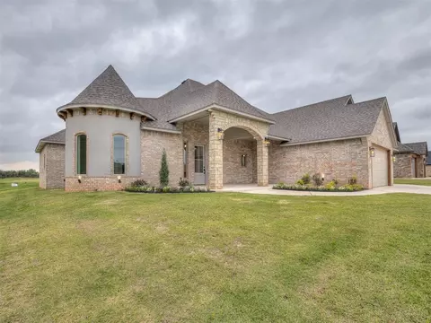 2114 W Cole Dr, Mustang, OK 73064