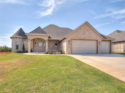2114 W Cole Dr, Mustang, OK 73064