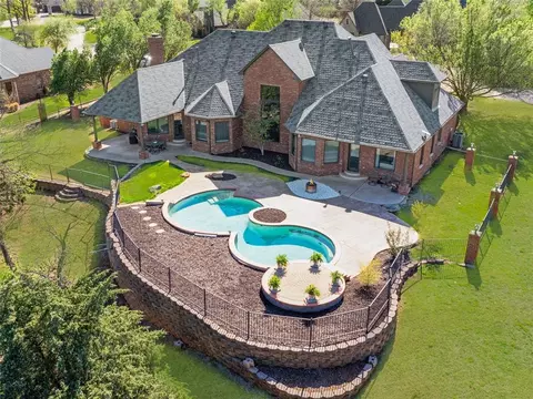 18632 Wolf Creek Dr, Edmond, OK 73012