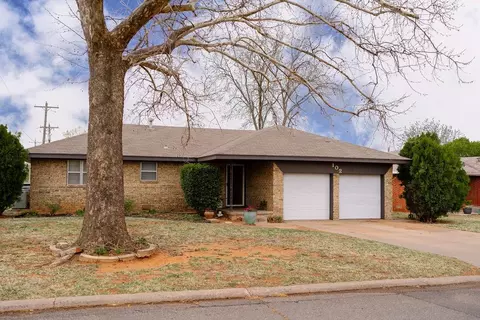 102 Ramsey Pl, Elk City, OK 73644