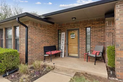 16909 Applebrook Dr, Edmond, OK 73012