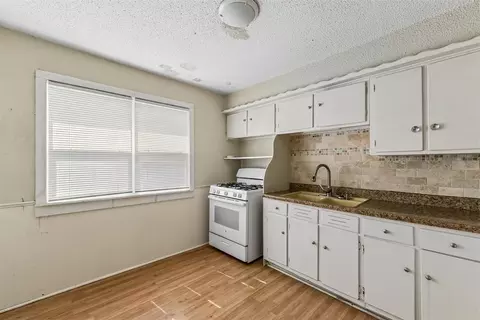 Kitchen - 103 S Cedar St, Crescent, OK 73028 photo 1 of 4