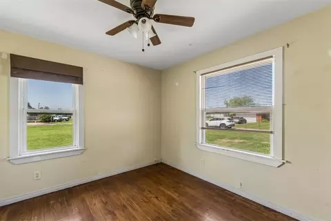Bedroom - 103 S Cedar St, Crescent, OK 73028 photo 1 of 7
