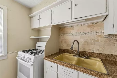 Kitchen - 103 S Cedar St, Crescent, OK 73028 photo 4 of 4