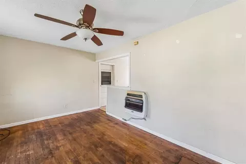 Living - 103 S Cedar St, Crescent, OK 73028 photo 4 of 4