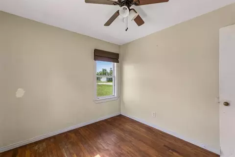Bedroom - 103 S Cedar St, Crescent, OK 73028 photo 6 of 7