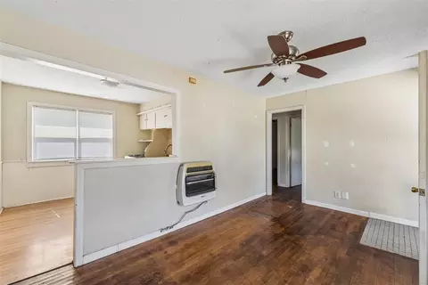 Living - 103 S Cedar St, Crescent, OK 73028 photo 3 of 4