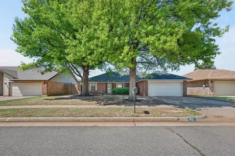 821 Rolling Hills Ter, Edmond, OK 73012