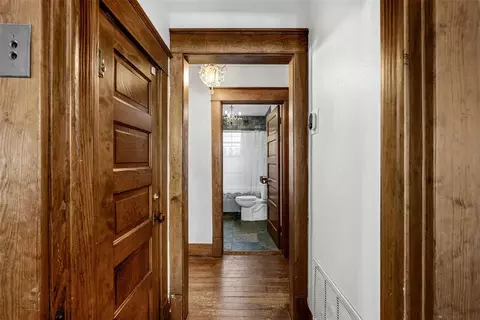 Entry Way - 201 S 6th St, Marlow, OK 73055 photo 3 of 6