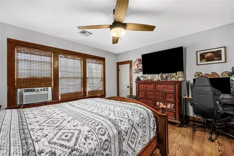 Bedroom - 201 S 6th St, Marlow, OK 73055 photo 3 of 7