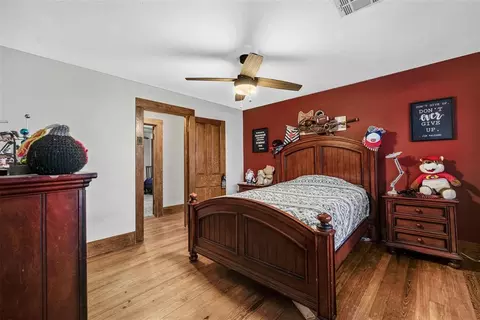 Bedroom - 201 S 6th St, Marlow, OK 73055 photo 4 of 7