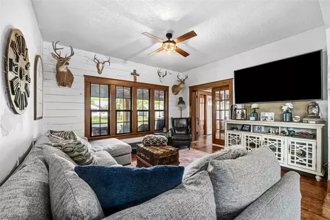 Living - 201 S 6th St, Marlow, OK 73055 photo 3 of 3
