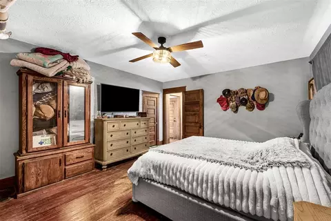 Bedroom - 201 S 6th St, Marlow, OK 73055 photo 2 of 7